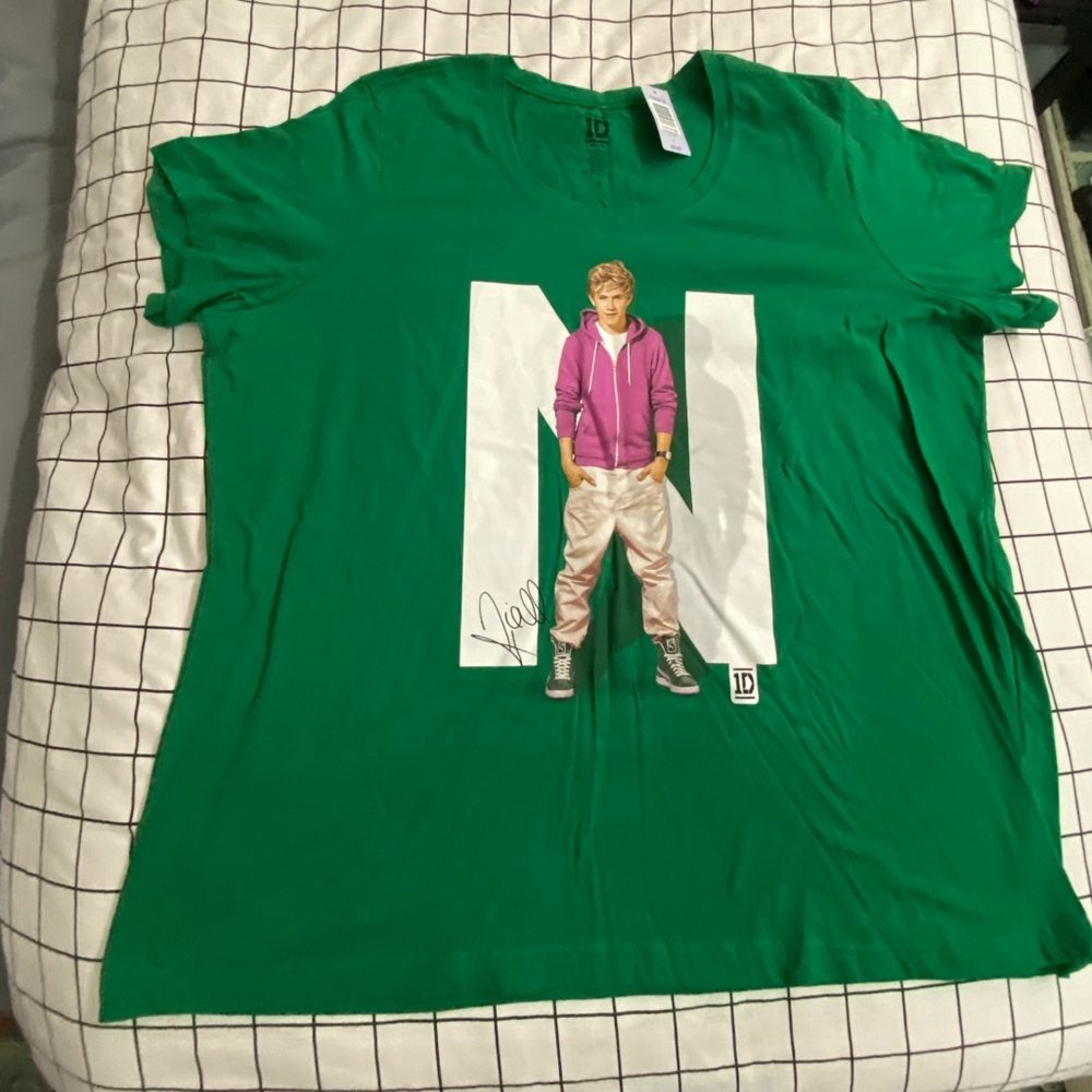 Green Niall Horan one direction T-shirt